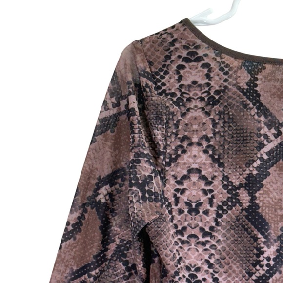 h:ours From Revolve Minju Snake Print Ruched Crop Top with Long Sleeves. Size S - Picture 9 of 13